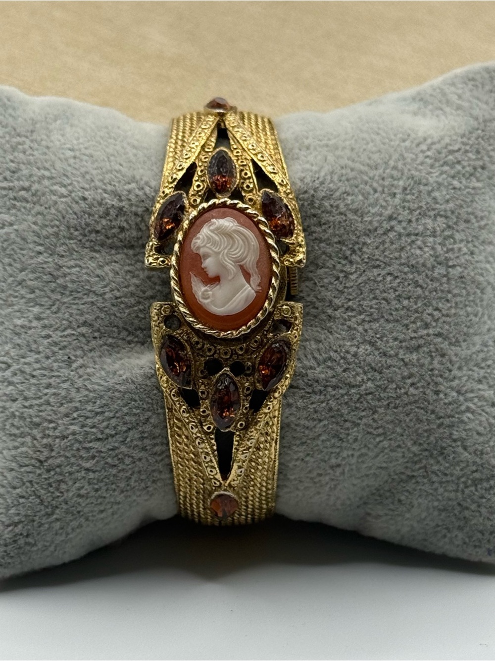 Vintage Geneva 17 Jewels Gold Tone w Rhinestone Hidden Bangle Watch Cameo